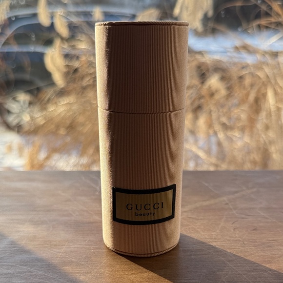 Gucci Beauty Tan Cylinder Case and makeup brushes - Picture 3 of 6